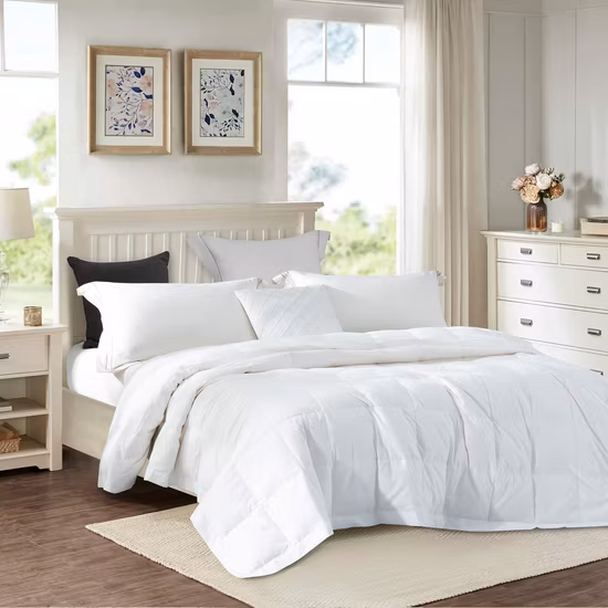 Chine Fournisseur personnalisé Super doux en gros brossé microfibre Queen Size vers le bas literie alternative polyester fibre creuse remplie blanc hôtel été couette